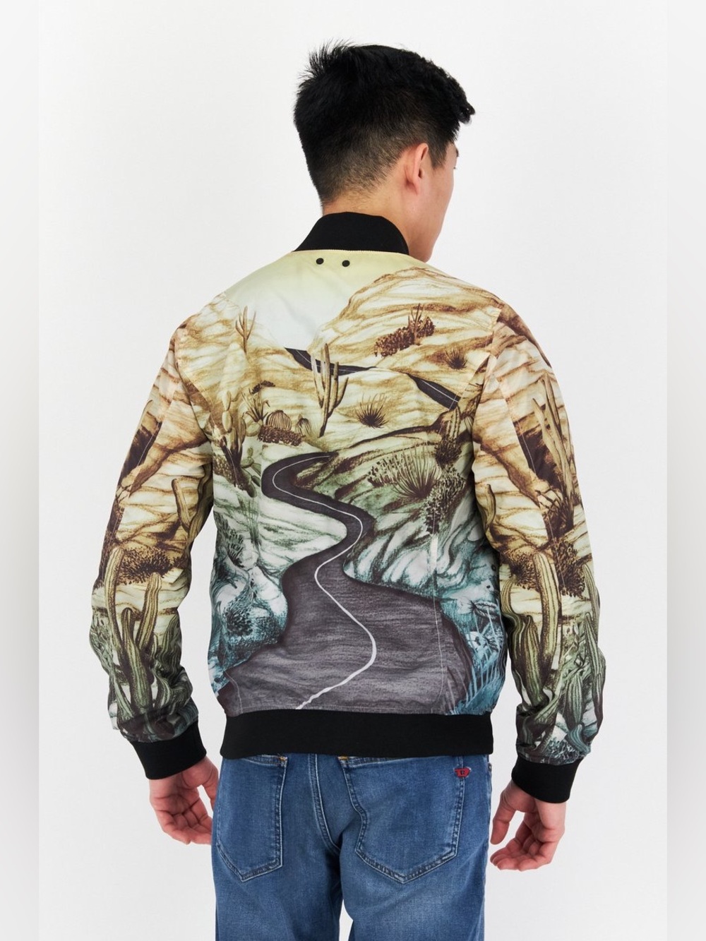 Scotch & Soda
Men's Printed Reversible Bomber Jacket
Size M - Picture 5 of 13